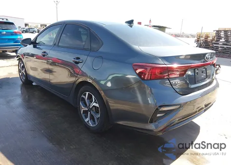 2021 Kia Forte Lxs z USA, uszkodzony, nr VIN 3KPF24AD4ME379918